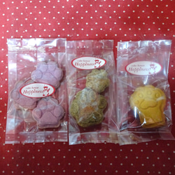 肉球柄のペーパーバッグに肉球の形焼き菓子３種類詰め合わせ♪(*^▽^*) 3枚目の画像