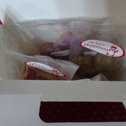 肉球柄のペーパーバッグに肉球の形焼き菓子３種類詰め合わせ♪(*^▽^*) 8枚目の画像