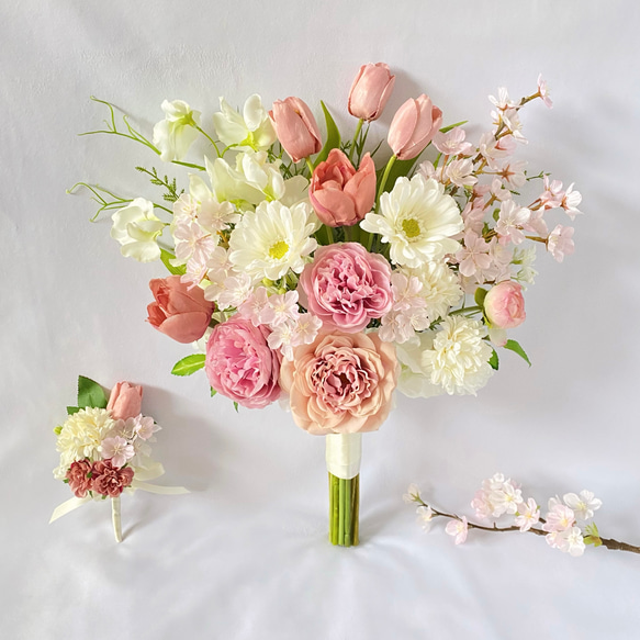 【オーダーメイド】桜 と チューリップ の クラッチ ブーケ ( 和装　造花　ウェディング　結婚式　前撮り　フォト 2枚目の画像