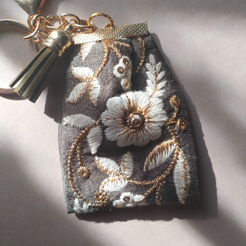 インド刺繍リボンのキーホルダー・バッグチャーム24 キーリング 涼