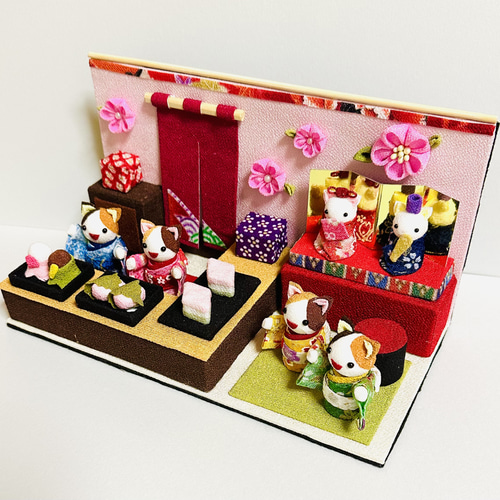 ちりめん細工「三毛猫ちゃんの和菓子deひな祭り」 その他置物 黒ごま