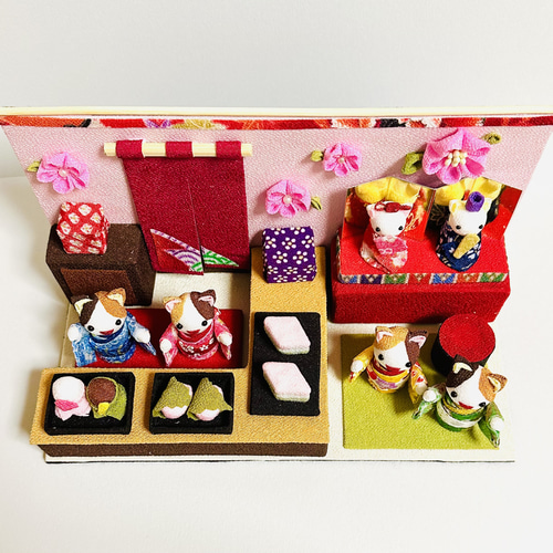 ちりめん細工「三毛猫ちゃんの和菓子deひな祭り」 その他置物 黒ごま