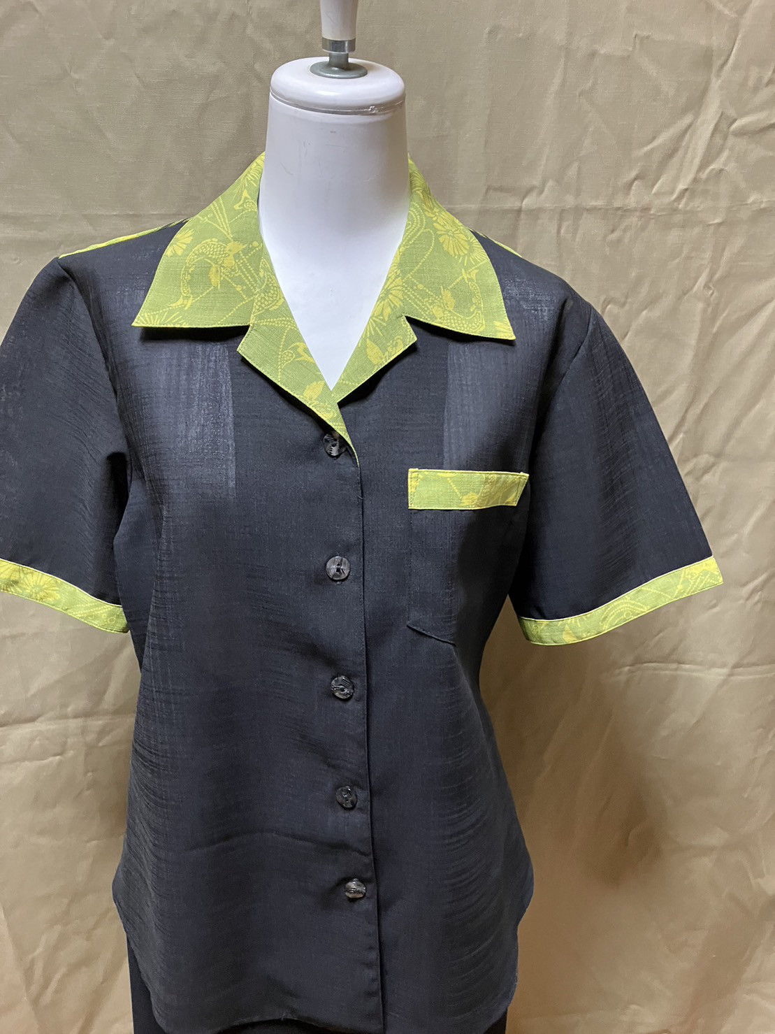 黒　オープン襟　かりゆしウェア　レディースL（沖縄、琉球、紅型柄、アロハ）No.104