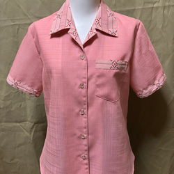 ピンク　オープン襟　かりゆしウェア　レディースM（沖縄、琉球、紅型柄、アロハ）No.105 1枚目の画像