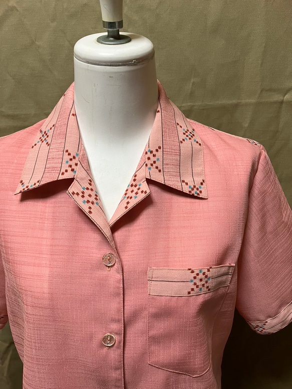 ピンク　オープン襟　かりゆしウェア　レディースM（沖縄、琉球、紅型柄、アロハ）No.105 2枚目の画像