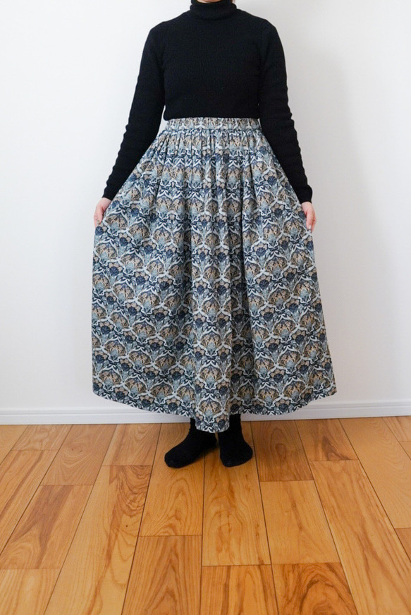 リバティファブリック＜フローリッシュ＞ギャザースカート　84cm丈　ブルー　 1枚目の画像
