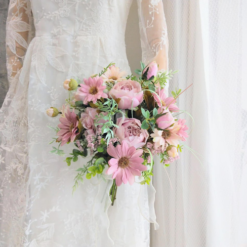 ピンクの造花バラ ウェディングブーケ くすみピンク の バラとデージー ウェディング ブーケ ns878 ブーケ 君