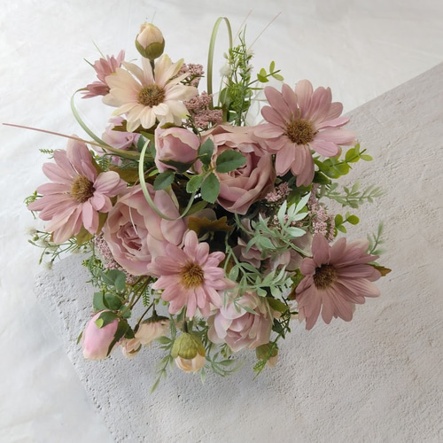 ピンクの造花バラ ウェディングブーケ くすみピンクバラのクラッチブーケ＆ブートニア【アーティフィシャル