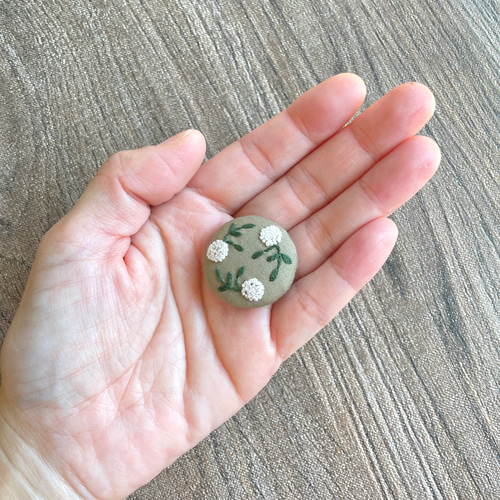 刺繍【ヘアゴム】【ポニーフック】【ブローチ】選べるパーツ no.103