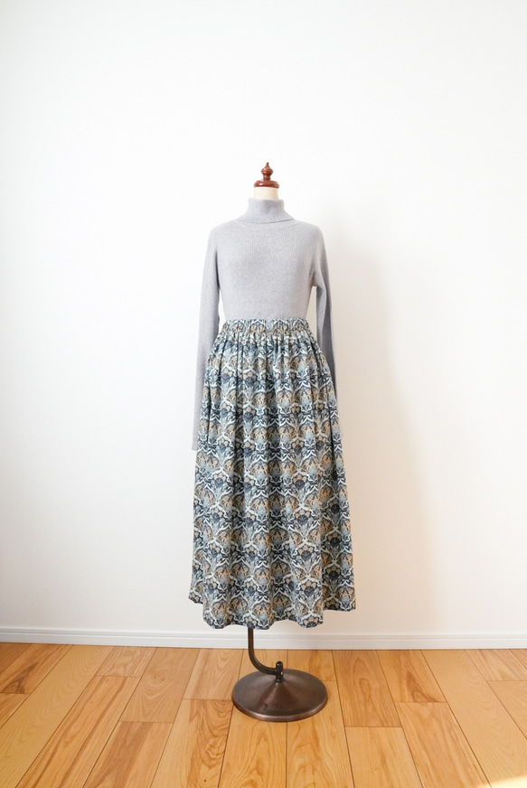 リバティファブリック＜フローリッシュ＞ギャザースカート　８９cm丈　ブルー　 4枚目の画像