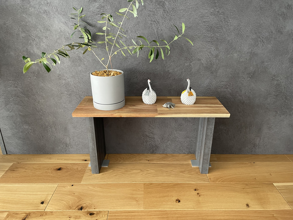 ナチュラルウッド飾り台｜スリムな黒脚付き｜観葉植物や雑貨