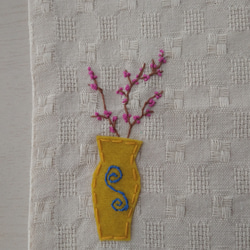 梅の花とチューリップの手刺繍ランチョンマット 3枚目の画像