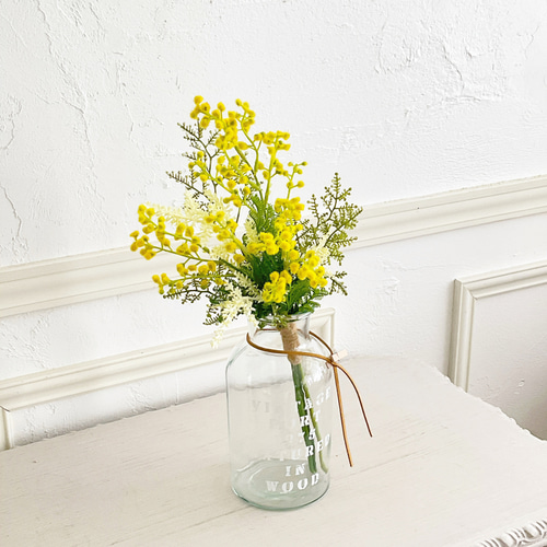 日本水仙とミモザの春のボードアレンジ ミモザとアスチルベのビンテージボトルアレンジ アートフラワー