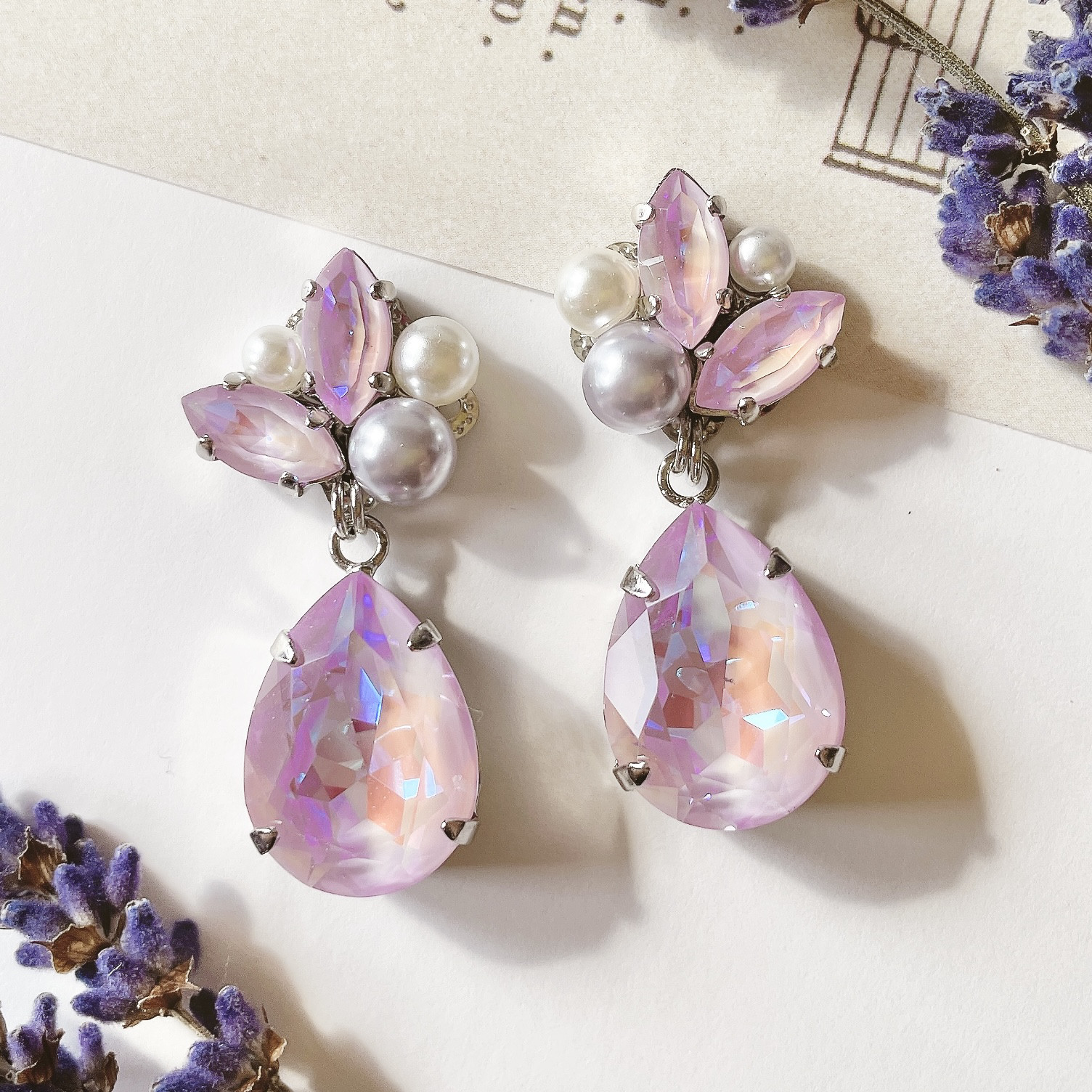 ラベンダーカラーのブライダルビジューピアス/イヤリング　花嫁　結婚式　ウエディング　ドレスコーデ