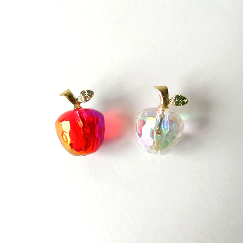 大人気【キラキラオーロラりんごチャーム♡】 りんご 林檎 チャーム