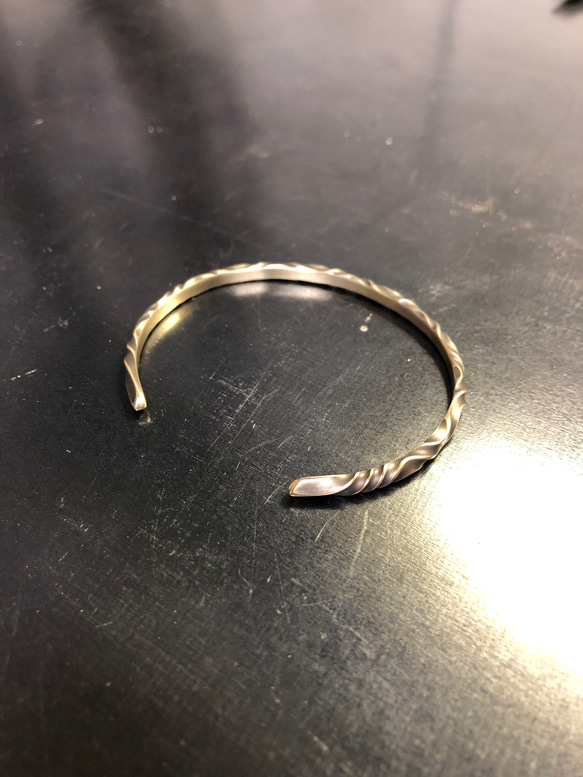 brass wave twist bangle  black バングル ブレスレット 1枚目の画像