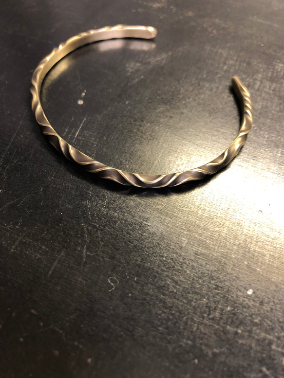 brass wave twist bangle  black バングル ブレスレット 4枚目の画像