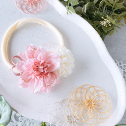 ベビーキッズ　華やかミニダリアの髪飾りP  ベビーヘアバンド　ヘアクリップ　お宮参り　ハーフバースデー　初節句　七五三　 3枚目の画像