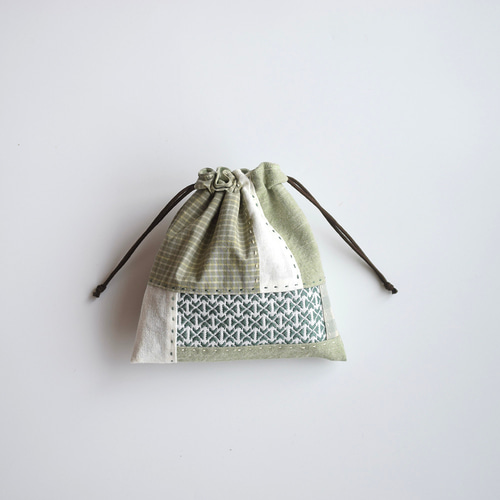 四葉*・こぎん刺し×パッチワーク【リネン巾着袋】荷物整理に◎ 巾着袋  