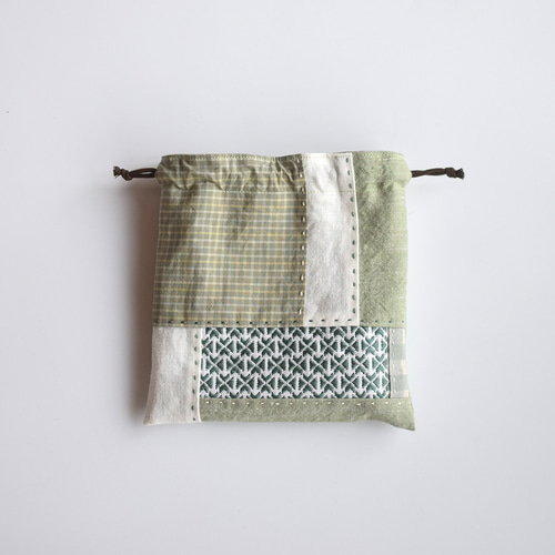 四葉*・こぎん刺し×パッチワーク【リネン巾着袋】荷物整理に◎ 巾着袋  