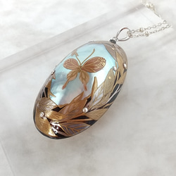 蒔絵ネックレス /蝶と木の葉/maki-e necklace/butterfly & leaves 3枚目の画像