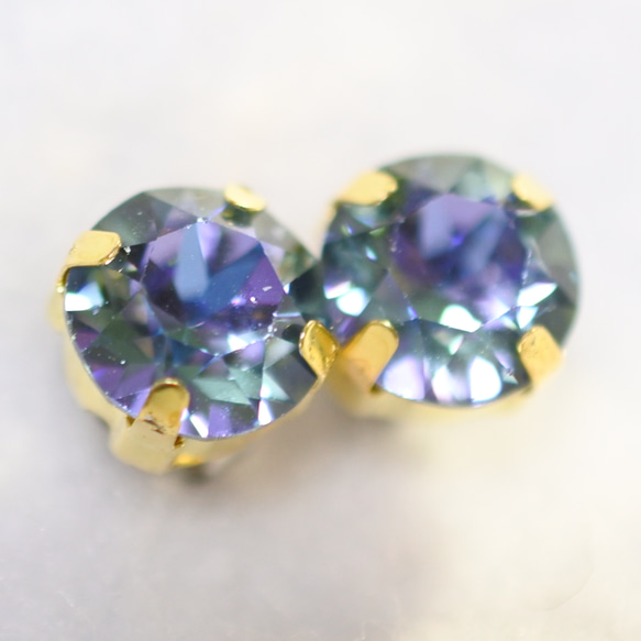 施華洛世奇稀有顏色水鑽耳環（8 毫米，海藍寶石 Vitrail 燈，鈦柱） 第3張的照片