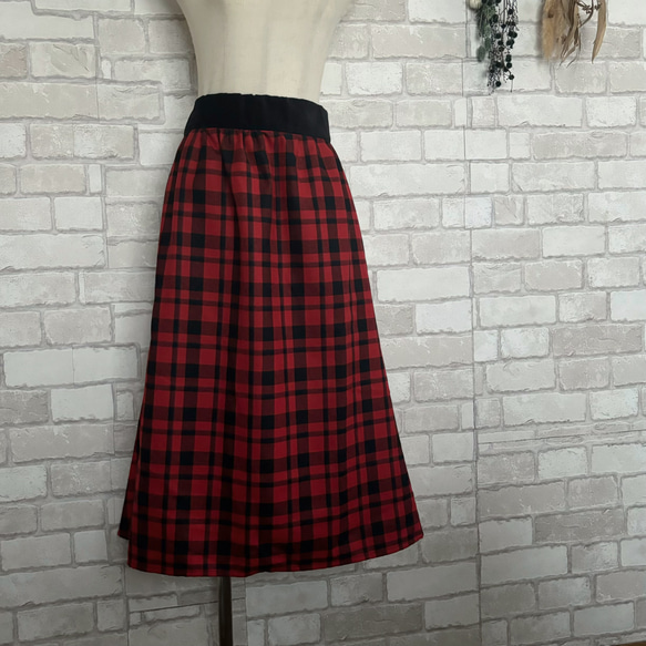 上質日本製ウール100%/Aラインギャザースカート(赤黒チェックに青ライン入) 4枚目の画像