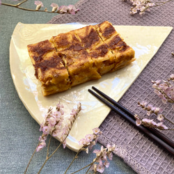 誕生日おやつ・食事・晩酌に活躍！ケーキにぴったりな三角皿！薔薇の花がさりげなく上品さをかもし出す〜バラ柄三角プレート〜 6枚目の画像