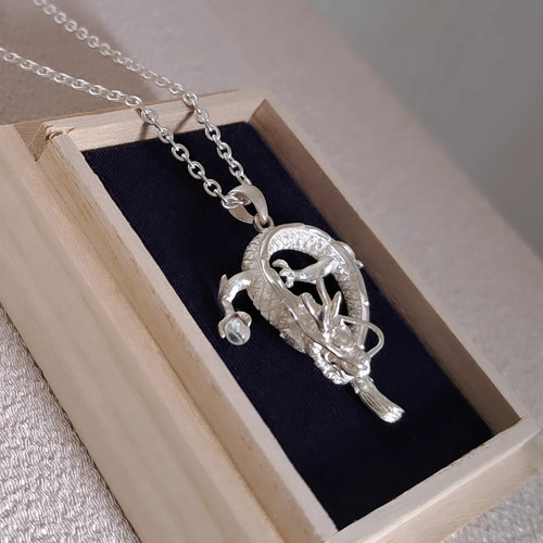 龍 ペンダントトップ 】 龍ネックレス 龍アクセサリー シルバー龍 昇り