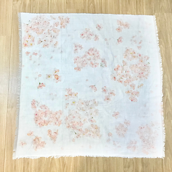 桜の型染大判スカーフ　コットン 7枚目の画像