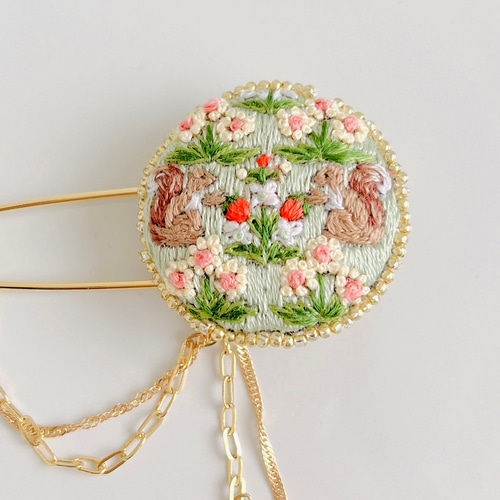 刺繍カブトブローチ ブローチ Ribbit リビット 通販 17192238｜Creema