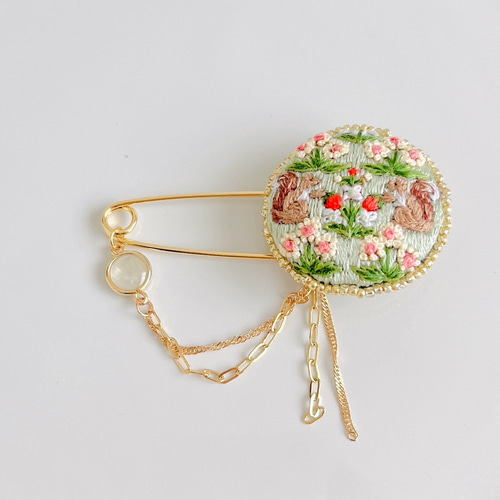 刺繍カブトブローチ ブローチ Ribbit リビット 通販 17192238｜Creema