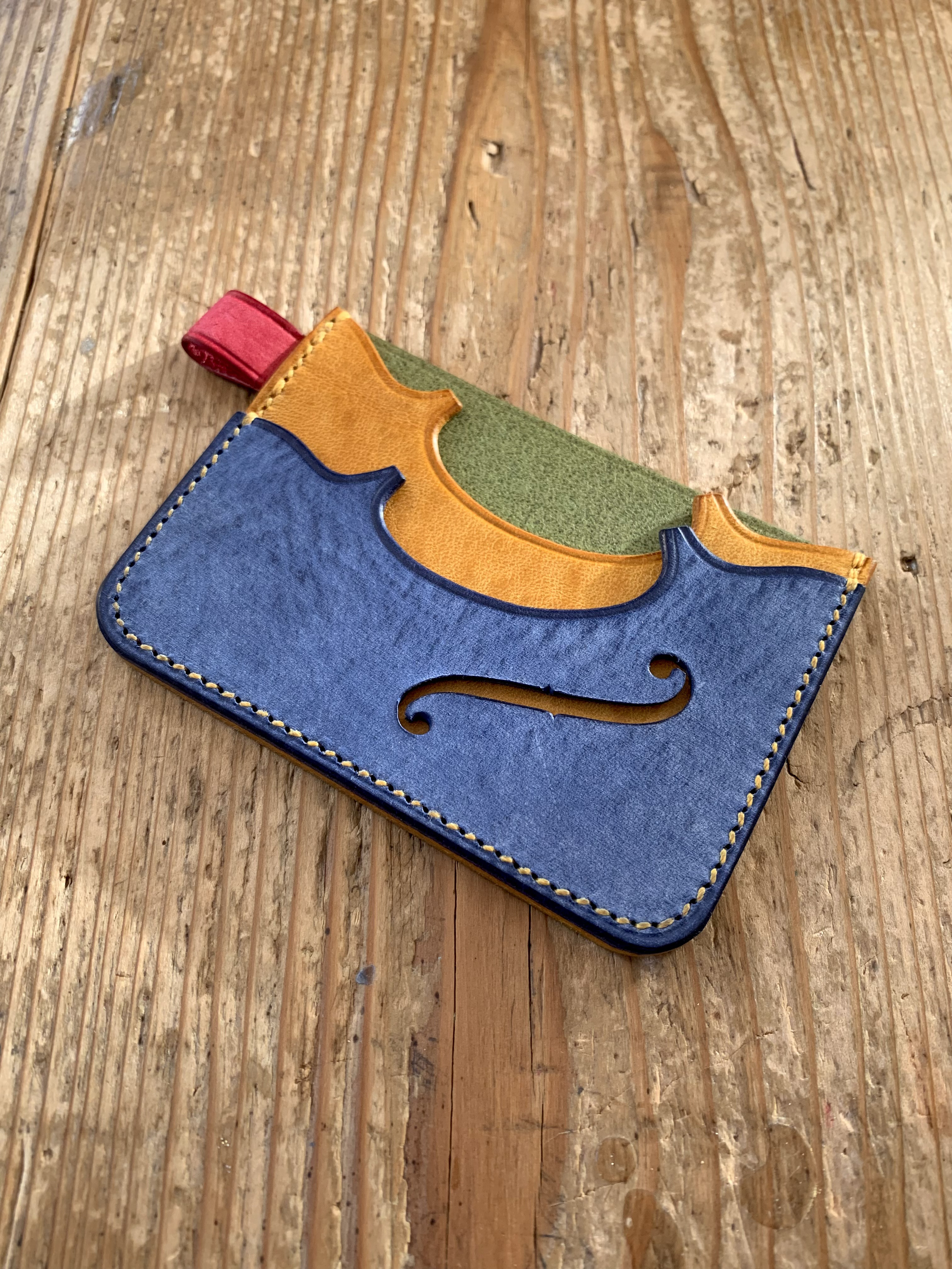 手縫いで創ったパスケース 『"Elphaba" ‐ Topolino 244』