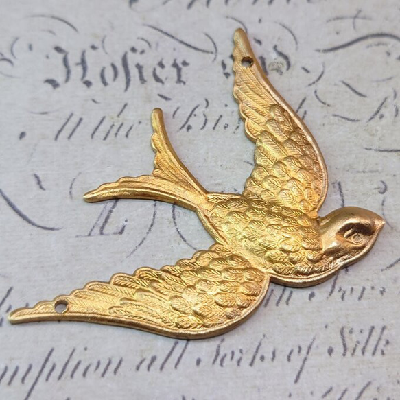 BEHOLD− 真鍮製 燕 1個 翼に二箇所穴有り ツバメ 鳥 アメリカ製 パーツ スタンピング ヴィンテージ風 2枚目の画像