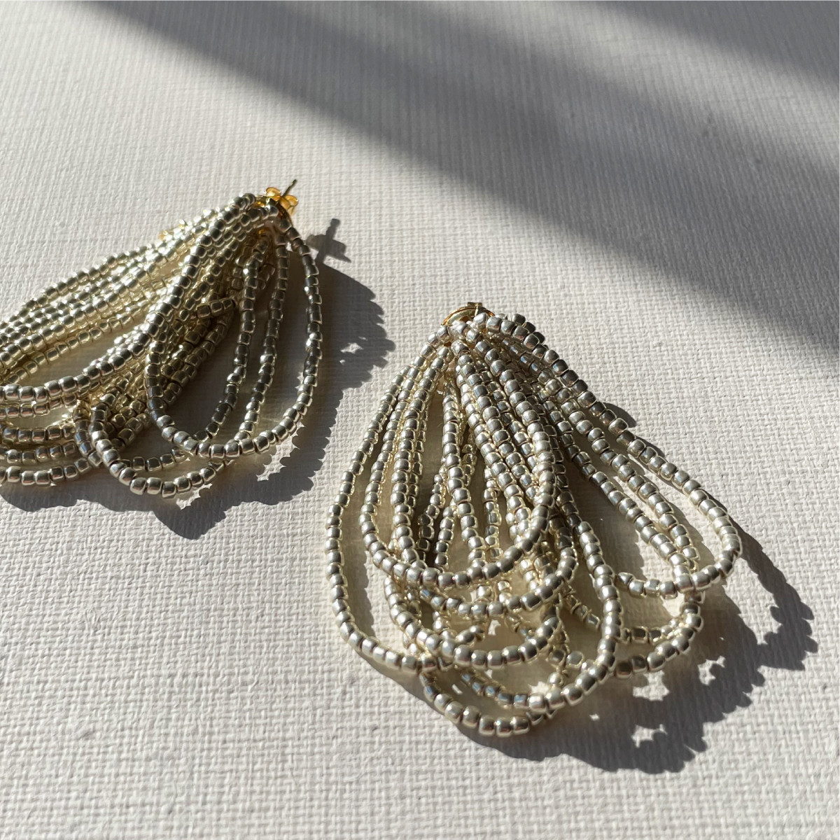 フリンジピアス-シルバービーズ（ガラス）