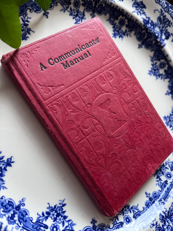 英国で出会った♪1960年版 小さな布張りのエンボスの古書「A