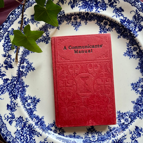 英国で出会った♪1960年版 小さな布張りのエンボスの古書「A