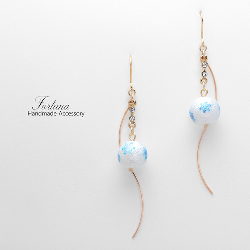 揺れる雪玉(1181) ピアス/イヤリング/ノンホールピアス/樹脂ピアス 
