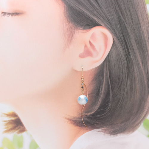 揺れる雪玉(1181) ピアス/イヤリング/ノンホールピアス/樹脂ピアス 