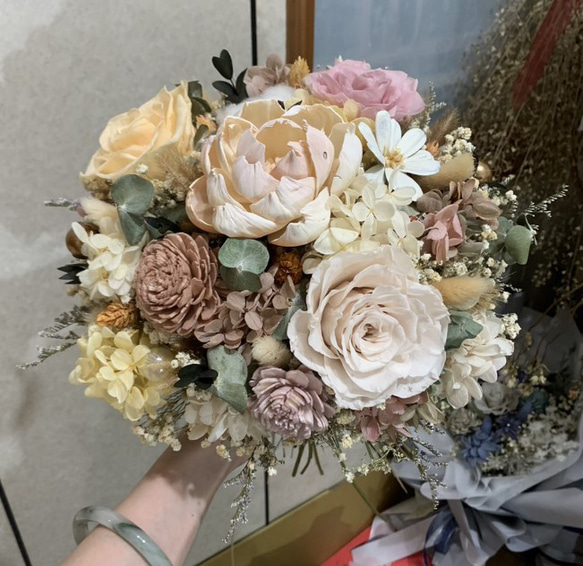 【客製新娘捧花】結婚訂婚捧花／永生玫瑰／乾燥花／圓形捧花／結婚／婚禮／外拍 第4張的照片