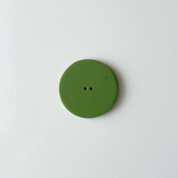 (ワケありな逸品)30mm二つ穴ボタン マーブル模様 ポリマークレイ 残り緑色のみ 飾りボタン 留め具 洗濯できる 3枚目の画像