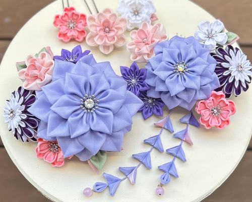 再販受付　つまみ細工髪飾り　摘まみ細工藤の花　紫　白　銀　紐 つまみ細工髪飾り 摘まみ細工藤の花 紫 白 銀 紐 着物 ⭐～楓樺