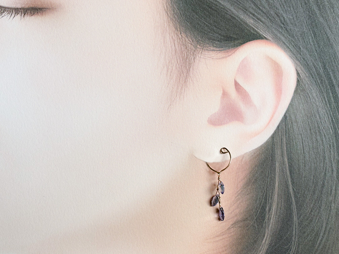 ノンホールピアス◆天然石◆タンザナイト(宝石質/AAA)３連使用◆1点のみ