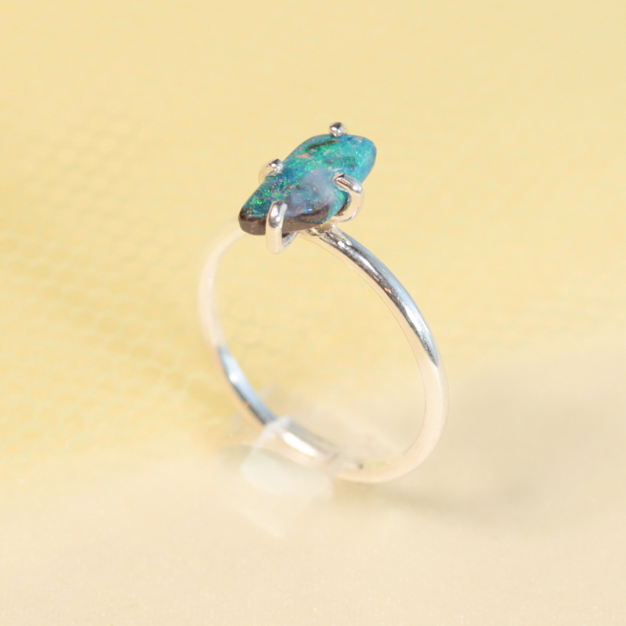オーストラリア産ボルダーオパール・爪留めリング《shore》