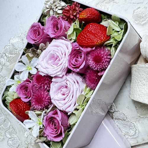 贈り物におすすめ‼️クッキー缶入り プリザーブドフラワー