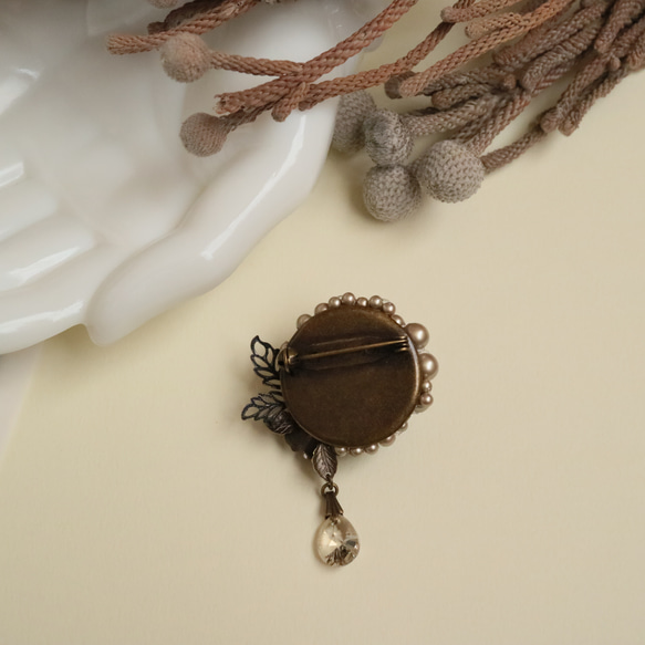 降蝶胸針*花葉浮雕珍珠奧地利水晶古典懷舊復古優雅 第7張的照片