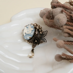 降蝶胸針*花葉浮雕珍珠奧地利水晶古典懷舊復古優雅 第1張的照片