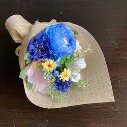ブーケ　スワッグ　春の花　青い花　アネモネ　ラナンキュラス　アーティフィシャルフラワー　造花　ギフトフラワー　プレゼント 3枚目の画像