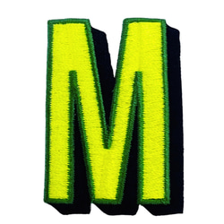 mi お名前ワッペン Mイニシャル アイロンワッペン｜縦5.3cm×横3.5cm｜アルファベット刺繍