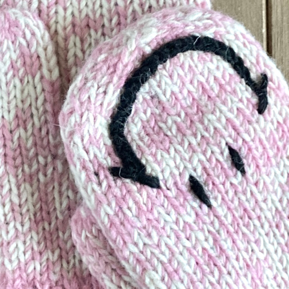 送料無料♪①エスニック ネパール ウール手編みミトン手袋 ハンドウォーマー グローブ スマイリー スマイル  ピンク 4枚目の画像